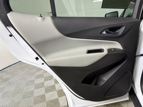 Used 2021 Chevrolet Equinox LT image 22