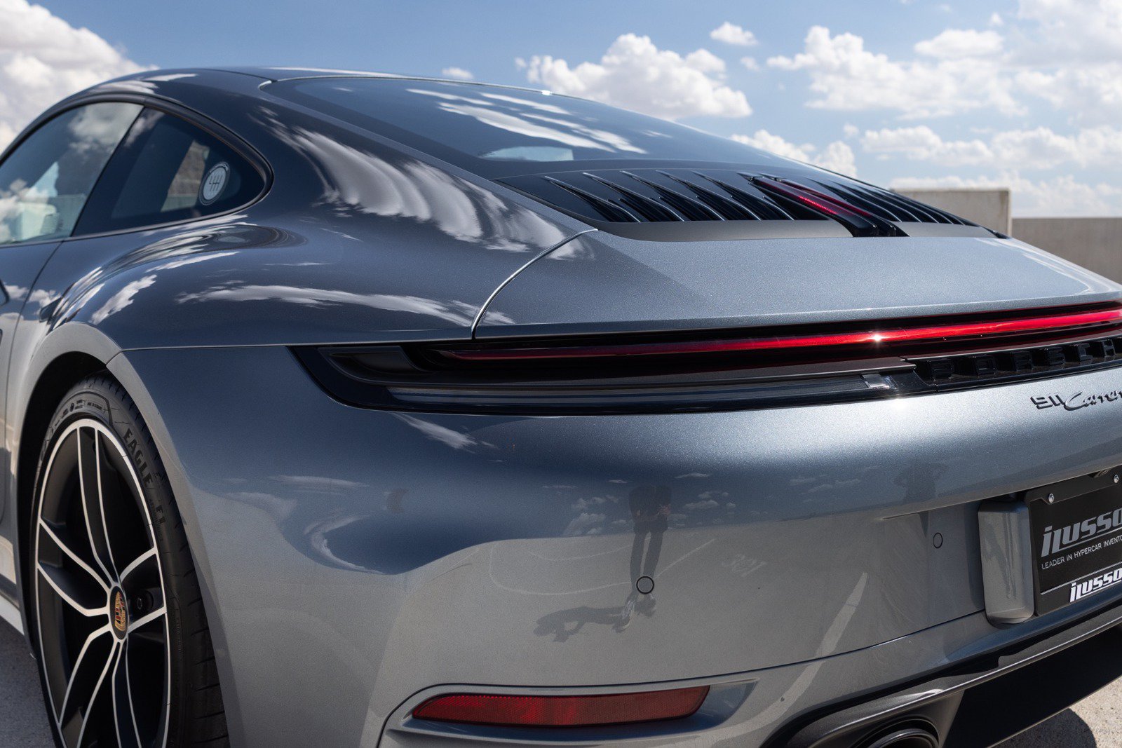 Used 2025 Porsche 911 Carrera T RWD image 33