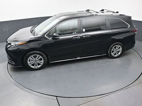 Certified 2024 Toyota Sienna Platinum image 49