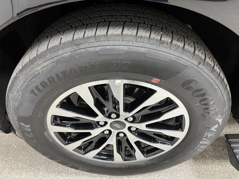 Used 2025 Ford Expedition Platinum AWD/4WD image 13