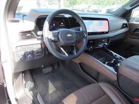 Certified 2025 Chevrolet Suburban High Country image 14