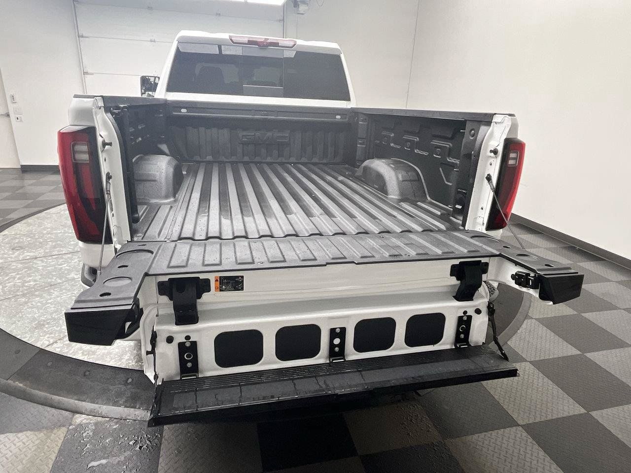 Certified 2025 GMC Sierra 2500 Denali w/ Denali Reserve Package AWD/4WD image 38