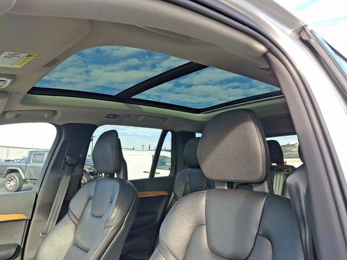 Used 2021 Volvo XC90 T8 Inscription Expression w/ Climate Package image 14