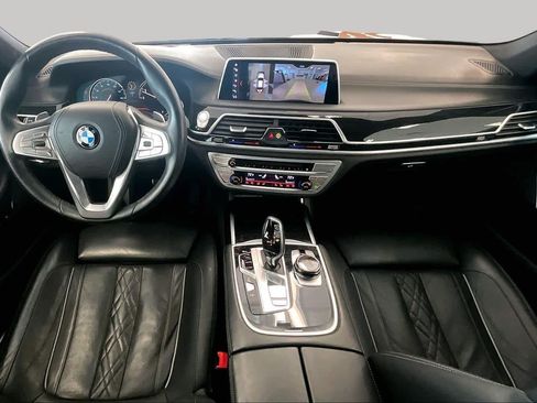 Used 2019 BMW 750i w/ Executive Package RWD image 12