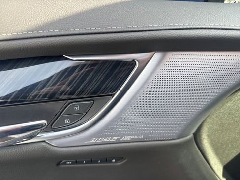 Used 2023 Cadillac XT6 Premium Luxury w/ Technology Package image 12