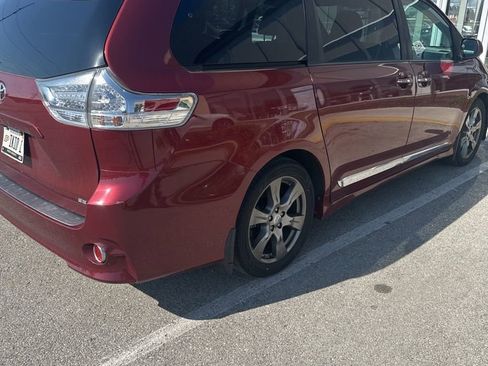 Used 2017 Toyota Sienna SE w/ SE Preferred Package image 4