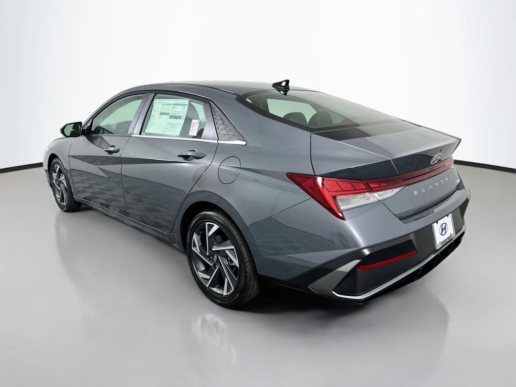 New 2026 Hyundai Elantra Limited FWD image 7