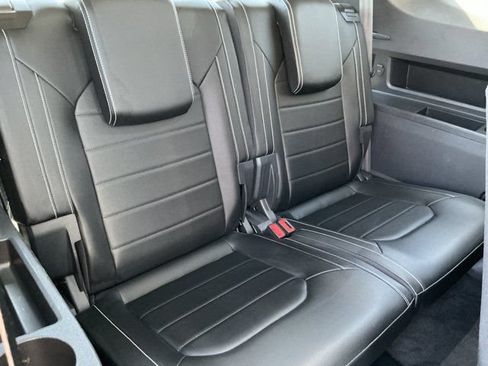 Used 2024 Volkswagen Atlas SEL AWD/4WD image 21