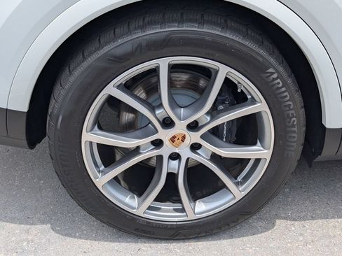 Certified 2026 Porsche Cayenne E-Hybrid AWD/4WD image 34