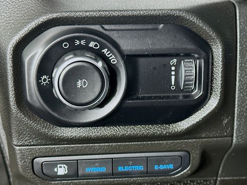 Used 2024 Jeep Wrangler Unlimited w/ Convenience Group AWD/4WD image 17