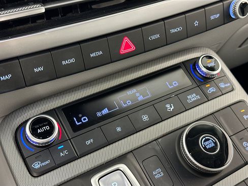 Used 2023 Hyundai Palisade SEL w/ Premium Package FWD image 16