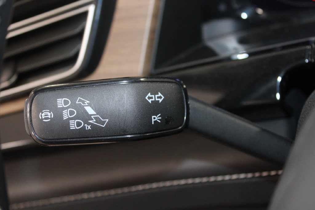Used 2025 Volkswagen Atlas SE AWD/4WD image 26