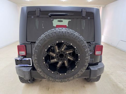 Used 2017 Jeep Wrangler Unlimited Sahara image 4