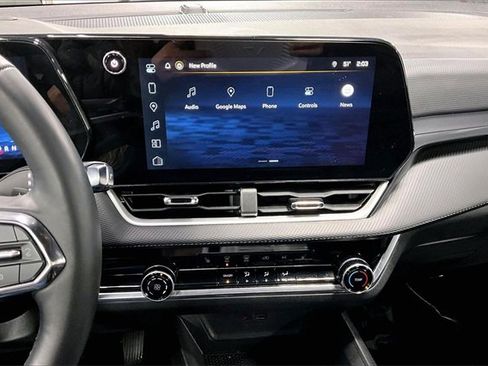 Used 2025 Chevrolet Equinox LT image 4