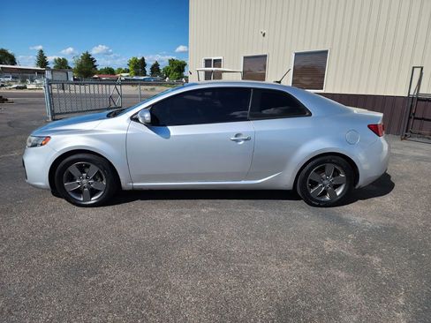 Used 2010 Kia Forte Koup EX image 2