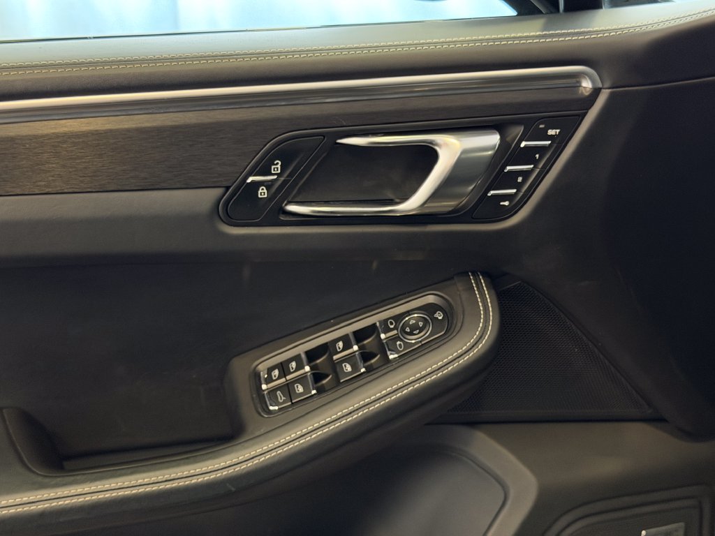 Certified 2023 Porsche Macan GTS AWD/4WD image 14