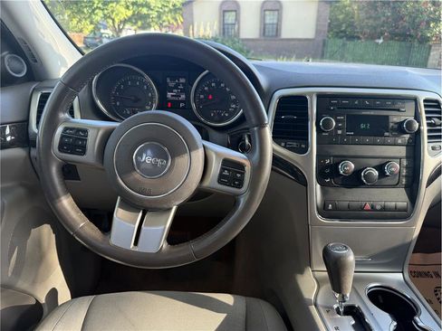 Used 2011 Jeep Grand Cherokee Laredo w/ Security & Convenience Group AWD/4WD image 10