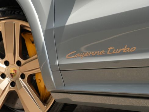 Used 2024 Porsche Cayenne Turbo AWD/4WD image 62