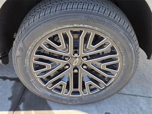 New 2025 Chevrolet Suburban High Country image 5