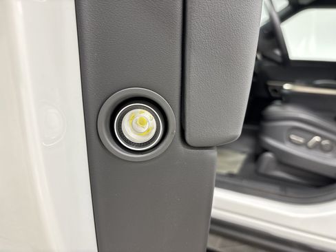 Used 2024 Rivian R1S Adventure AWD/4WD image 32