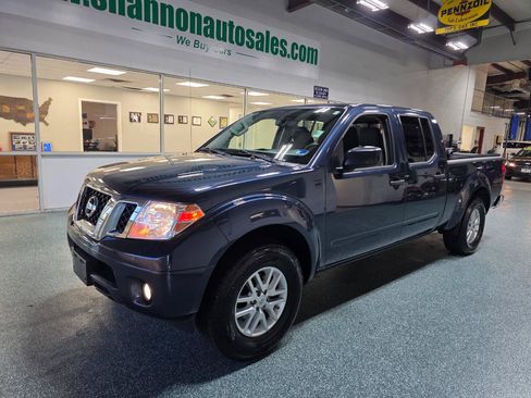 Used 2019 Nissan Frontier SV RWD image 2