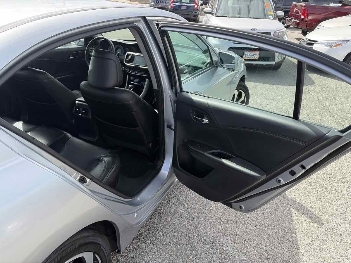 Used 2017 Honda Accord EX-L image 21