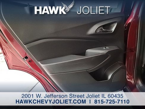 Used 2025 Chevrolet Trax LT w/ LT Convenience Package FWD image 20