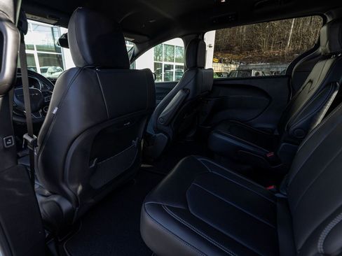 New 2026 Chrysler Pacifica Select image 25