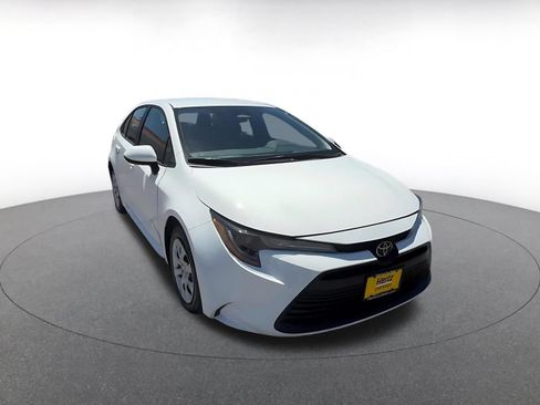 Used 2025 Toyota Corolla LE FWD image 3