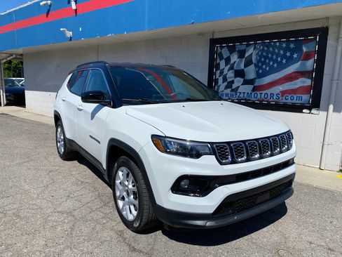 Used 2025 Jeep Compass Limited AWD/4WD image 1