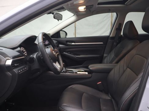 Used 2023 Nissan Altima 2.0 SR FWD image 16