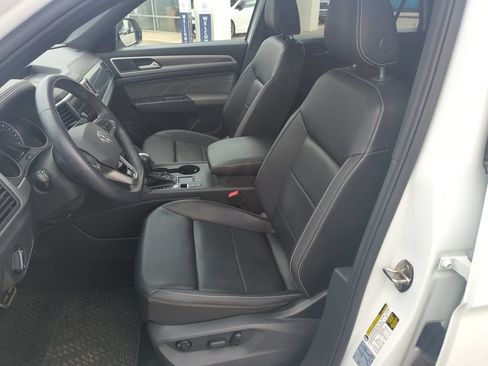 Certified 2021 Volkswagen Atlas Cross Sport SE FWD image 12