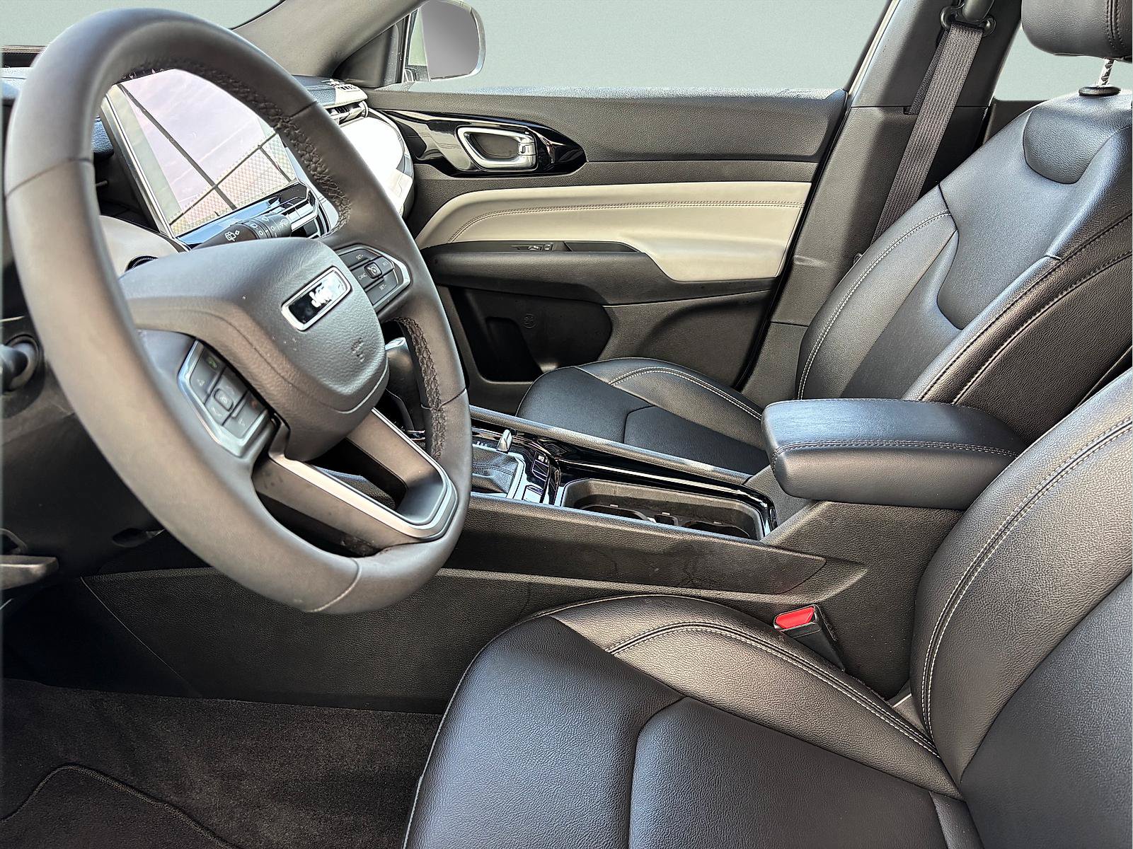 Used 2025 Jeep Compass Limited AWD/4WD image 16