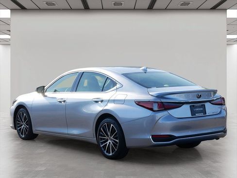 Certified 2024 Lexus ES 250 w/ Premium Package AWD/4WD image 4