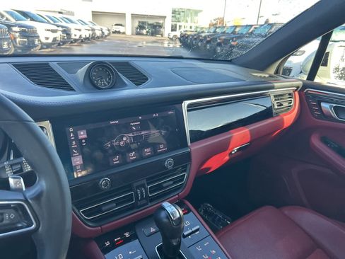 Used 2023 Porsche Macan image 43