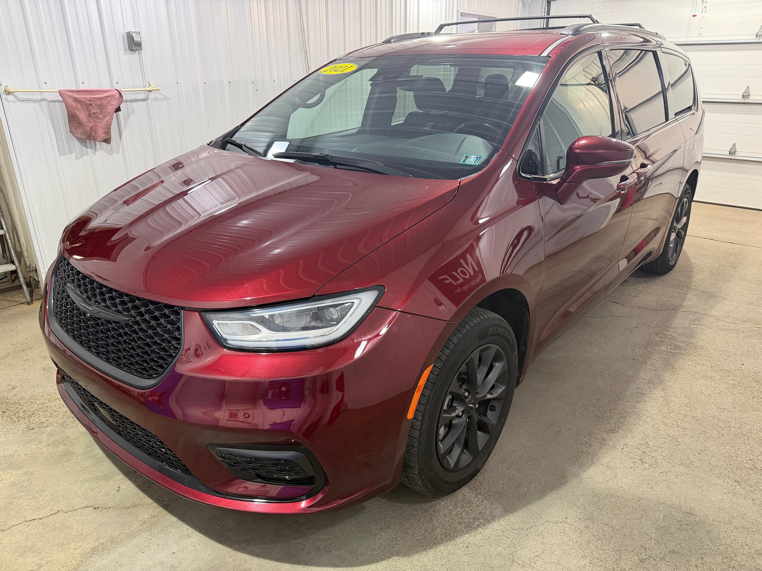 Used 2021 Chrysler Pacifica Touring w/ Cold Weather Group AWD/4WD image 4