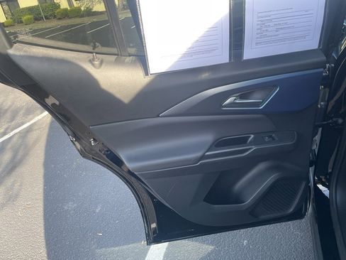 Used 2025 Chevrolet Equinox EV LT w/ Convenience Package image 33