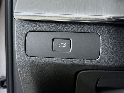 Certified 2025 Volvo XC90 B5 Core w/ Protection Package Premier AWD/4WD image 10