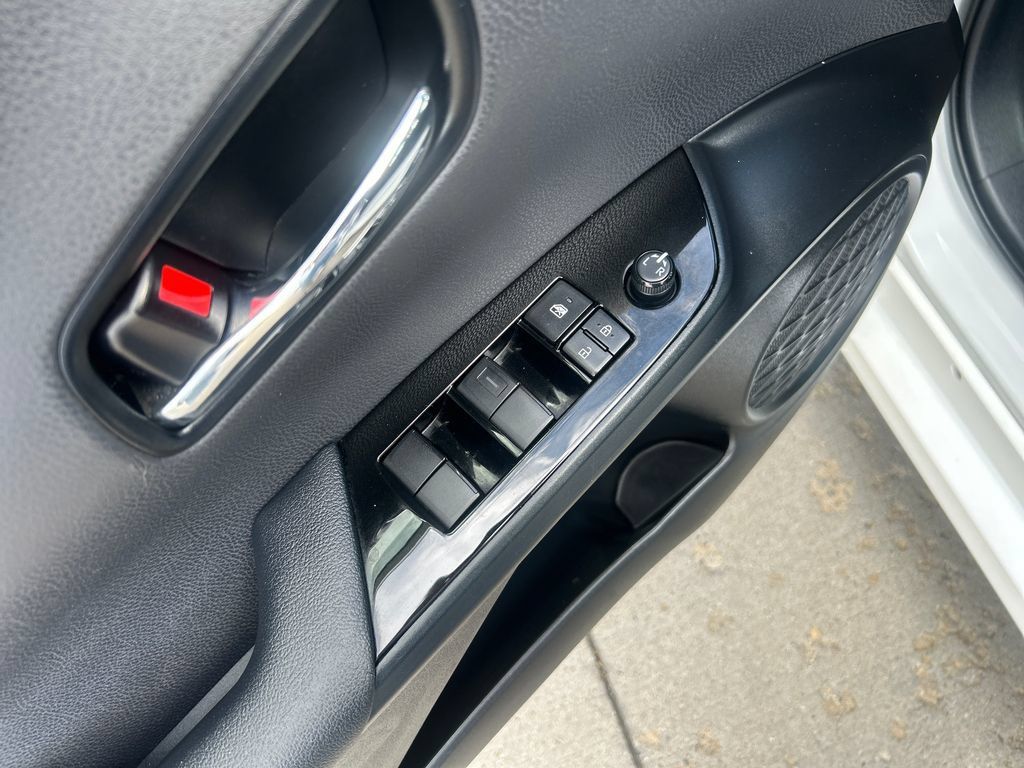 Used 2022 Toyota Prius LE FWD image 12