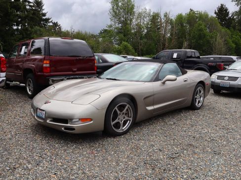 Used 1999 Chevrolet Corvette Convertible w/ Memory Pkg RWD image 2
