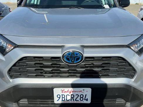 Used 2022 Toyota RAV4 LE AWD/4WD image 12