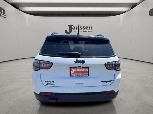 Used 2025 Jeep Compass Trailhawk AWD/4WD image 3