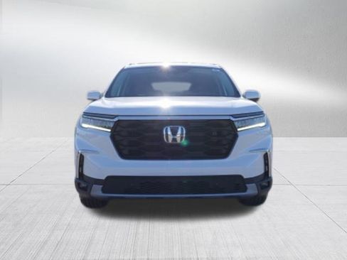 New 2025 Honda Pilot Touring image 8