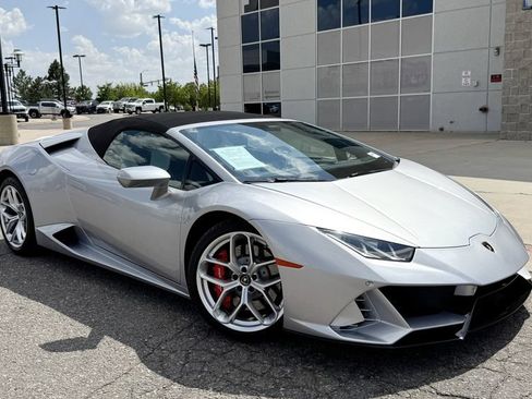 Used 2018 Lamborghini Huracan LP 580-2 RWD image 2