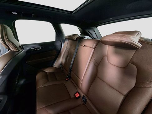 Certified 2024 Volvo XC60 B5 Plus AWD/4WD image 27