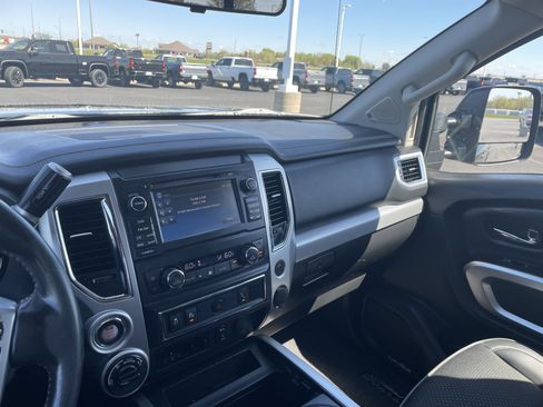 Used 2017 Nissan Titan PRO-4X AWD/4WD image 16