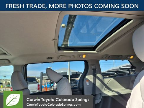 Used 2017 Toyota Sienna Limited image 13