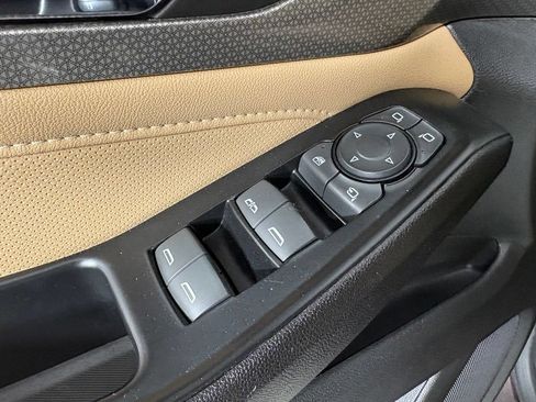 Used 2023 Chevrolet Traverse Premier FWD image 21