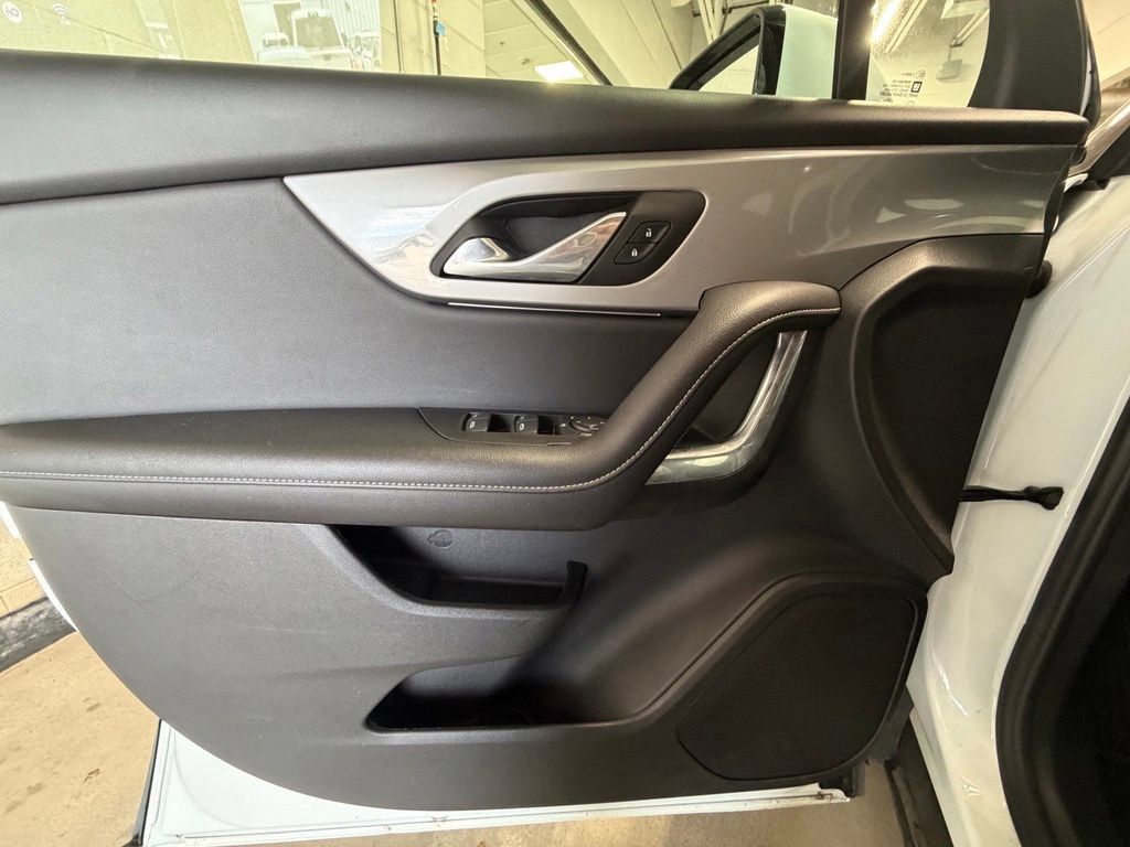 Used 2025 Chevrolet Blazer LT AWD/4WD image 14