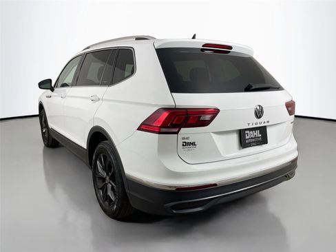 Used 2024 Volkswagen Tiguan SE AWD/4WD image 10